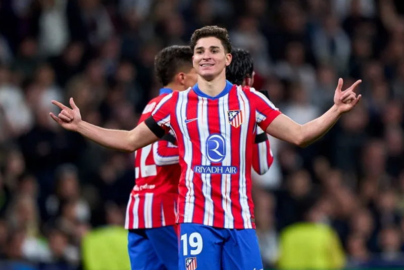 chelsea-san-sang-ra-don-quyet-dinh-de-giat-julian-alvarez-truoc-barca